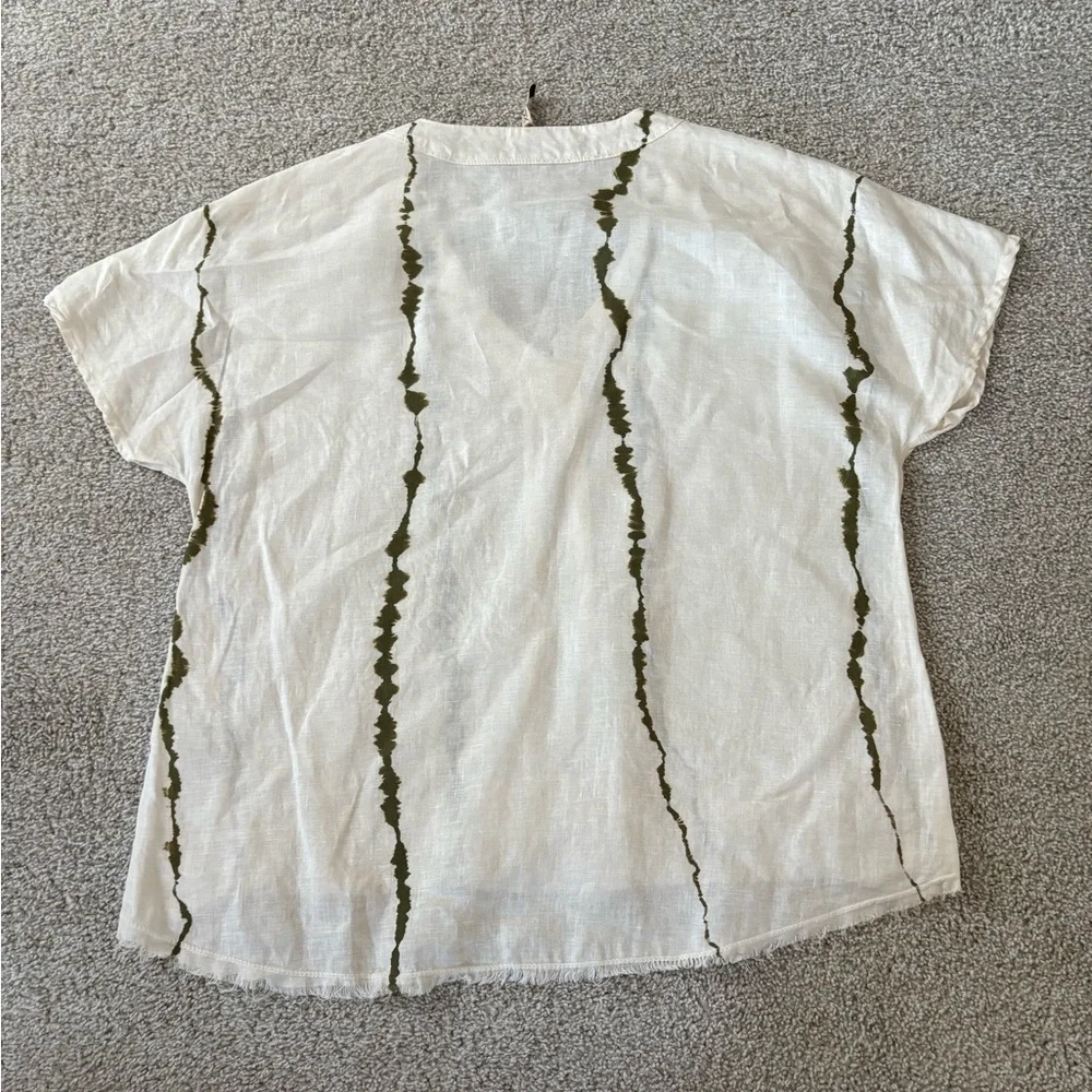 Stylish V-Neck Women’s Top - ivory Top and Green - Picture 3 of 10
